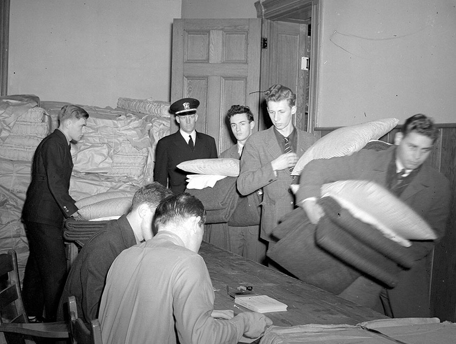 Navy Flight Preparatory School cadets receive Navy-issue bedding, 1943