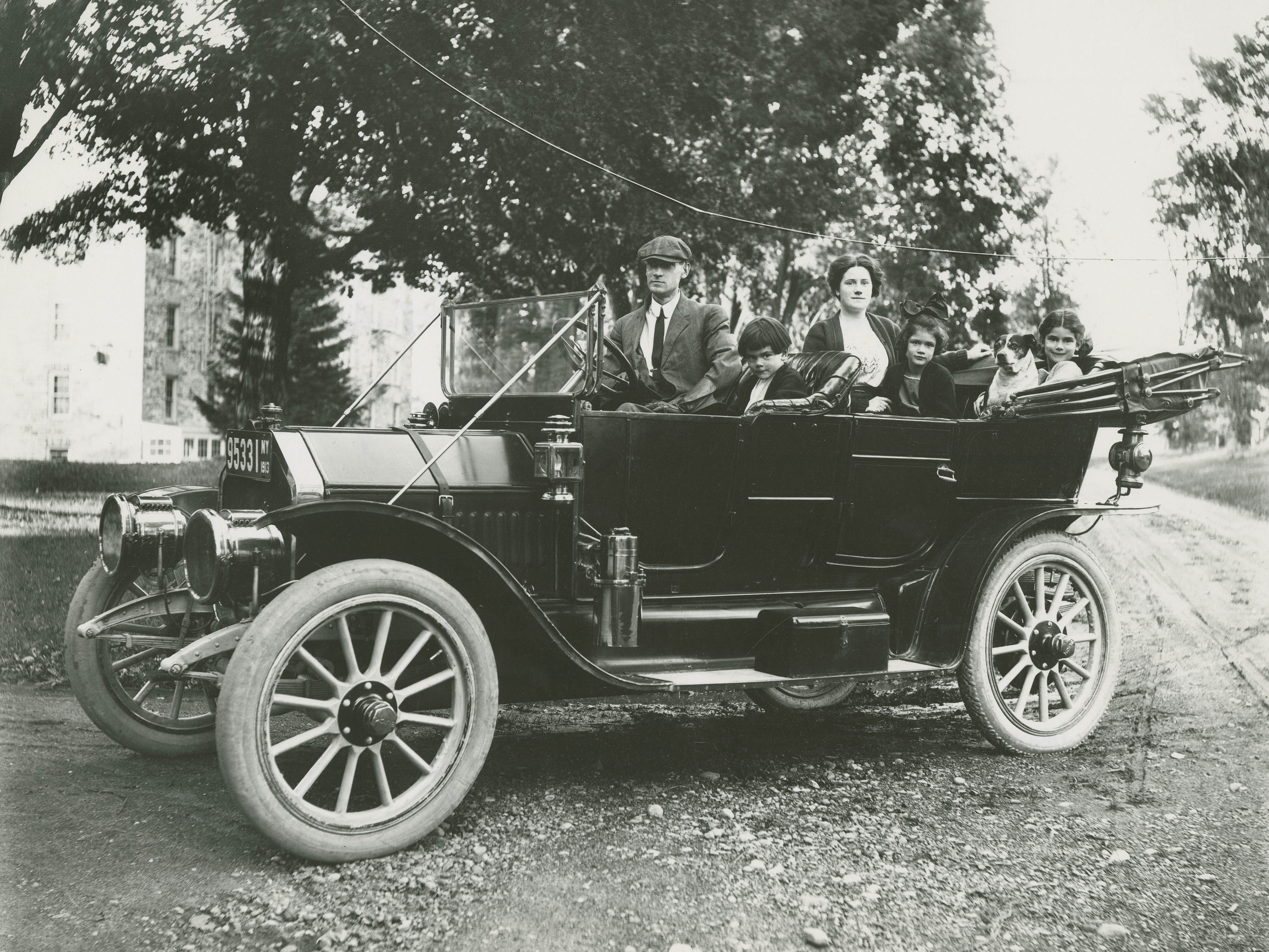 Edward Stone, Rena (Woodman) Stone and children in their first Buick, 1913