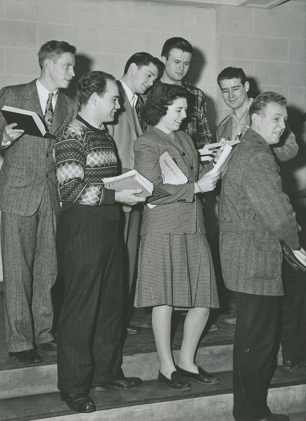 Helen Craven Mues signs autographs for male students, 1946